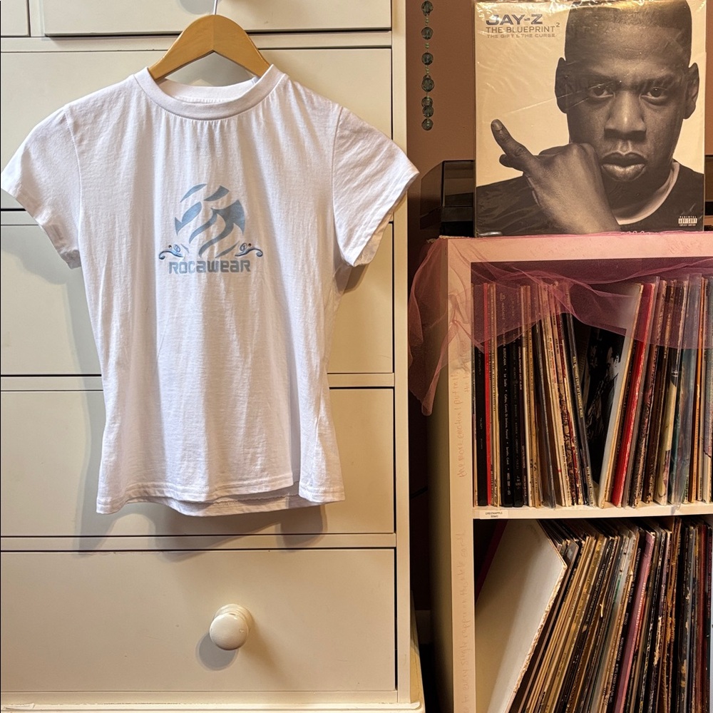 New Vintage Y2K Rocawear Baby Tee Rap Hip-Hop Jay-Z T-shirt M Fitted Cropped Gem